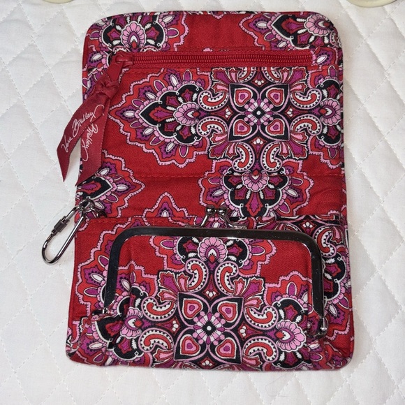 VERA BRADLEY Compact Taxi
Wallet Frankly Scarlet Kisslock and Eyeglass Case - Picture 3 of 10